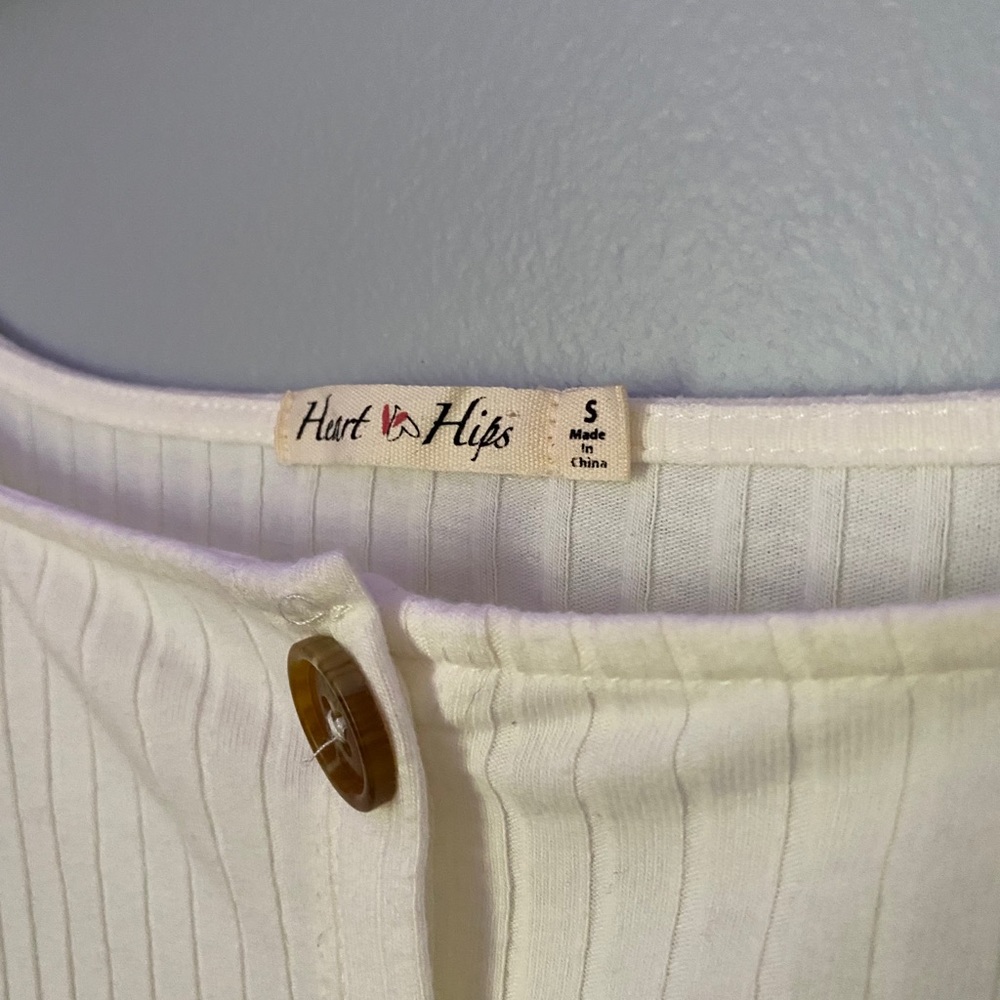 White Cropped Button Up Top - Picture 3 of 3